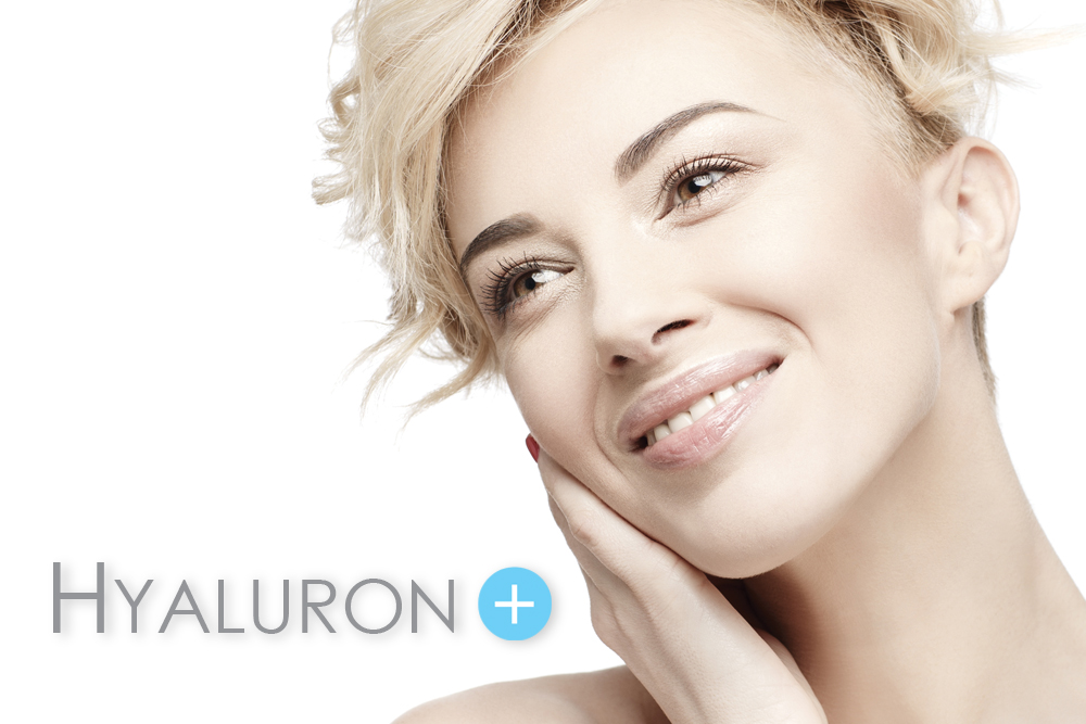 Frau mit strahlender, gepflegter Haut und sanftem Lächeln. Symbol für die feuchtigkeitsspendende Wirkung der NEOVITA Hyaluron+ Pflegeprodukte.